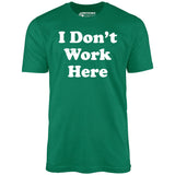 I Don't Work Here - Unisex T-Shirt