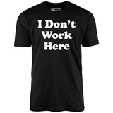 I Don't Work Here - Unisex T-Shirt